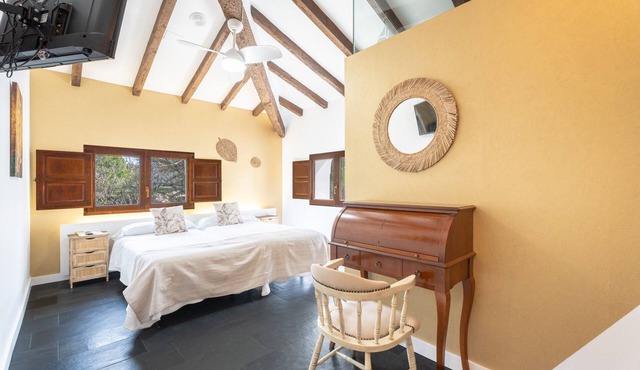 Room 'Sol' with Mountain View, Wi-Fi and Air Conditioning