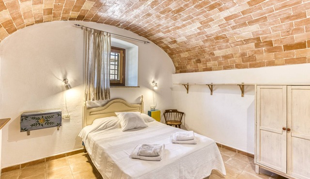 Room 'Tarongina' with Shared Pool, Shared Terrace and Wi-Fi