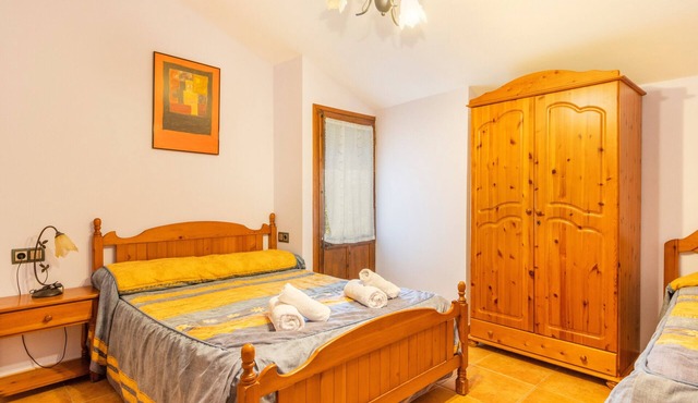 Room 'Triple 3' Casa Roca-Sant Martí de Barcedana with Wi-Fi and Air Conditioning.