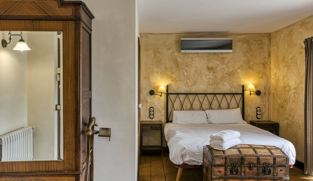 Room 'Tramuntana' with Shared Pool, Wi-Fi and Air Conditioning
