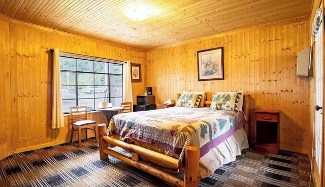 Room w/Coffee Maker Near Great Smoky Mountain Railroad – Only 5 Miles Away