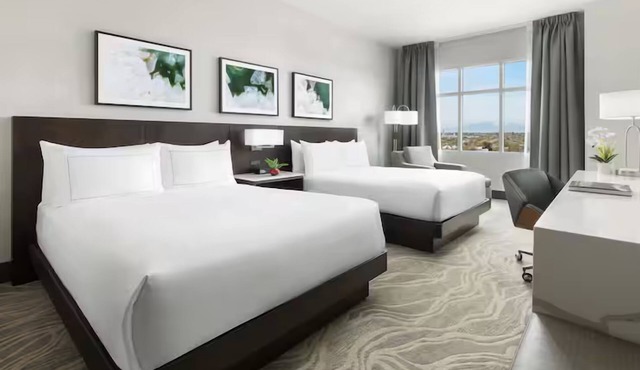 Room w/Streaming Entertainment & Modern Decor Near Tucson Convention Center