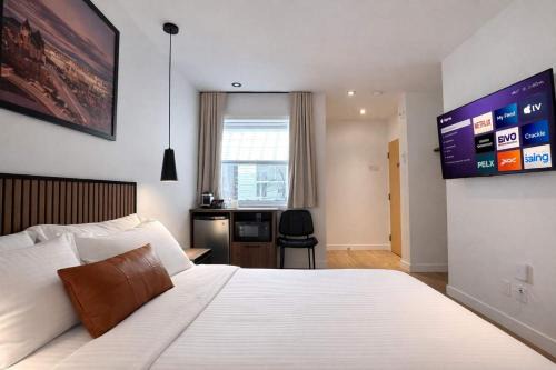 Room with 1 Queen Bed Downtown Quebec City