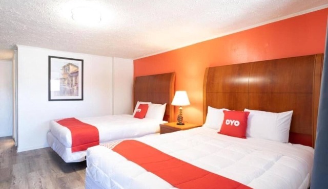 Room with 2 Queen Beds near Georgia State Stadium with Free Parking