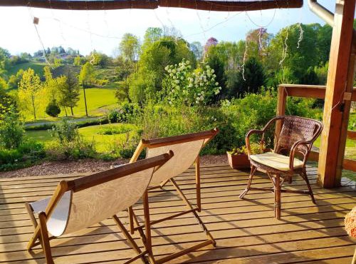 Room with en suite bathroom in cosy wooden house