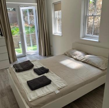 room with great access to central London