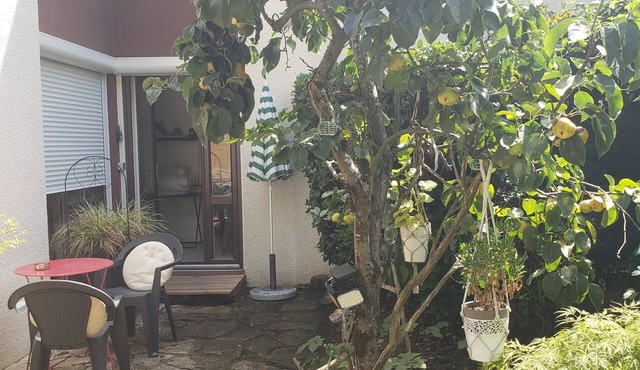 Room with independent access and kitchenette