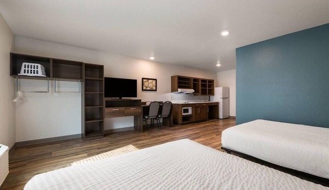 Room with Kitchen Near Cocoa Beach & Kennedy Space Center – Just 14 Miles Awa