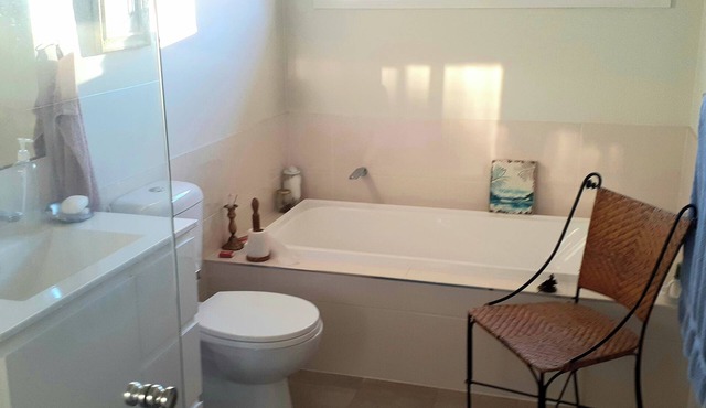 Room with own bathroom innMullumbimby near Byron Bay