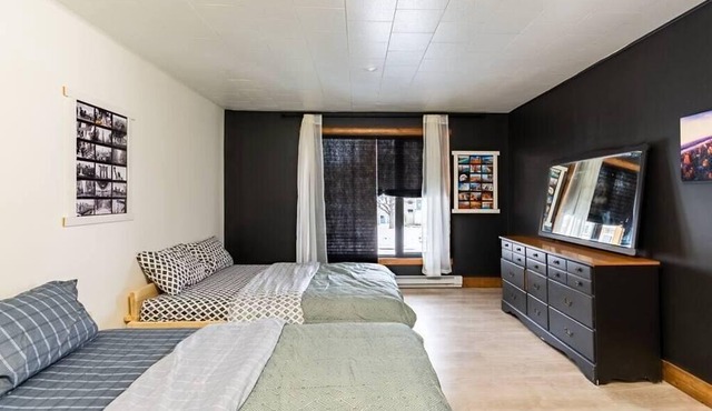 Room with parking and private bathroom