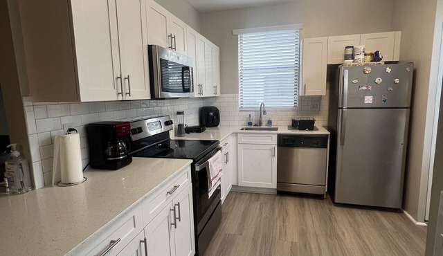 Room with Private Bathroom close to Pembroke Lakes Mall