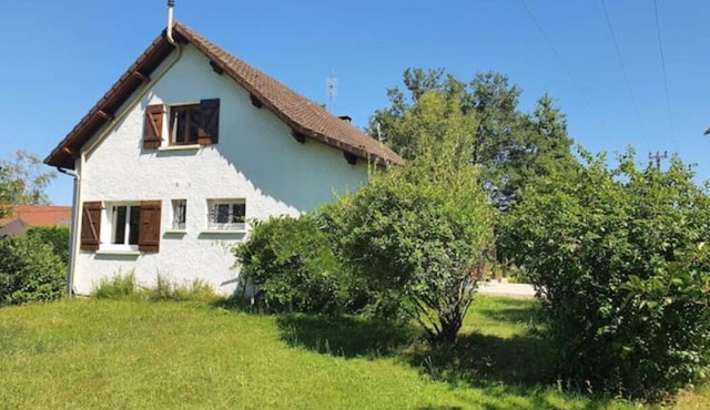 Room with private bathroom in country house