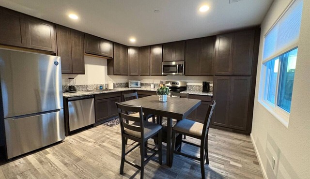 Room with Queen bed, Pets welcome