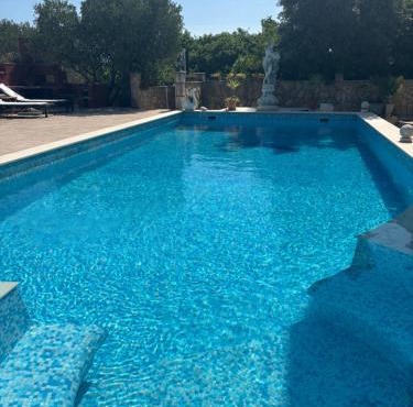 Room with swimming pool Gorana