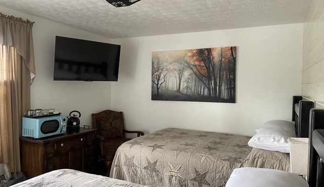 Room with wi-fi, mini fridge and microwave Red River Gorge area