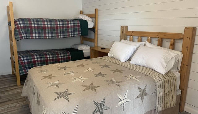 Room with wi-fi, mini fridge and microwave Red River Gorge area