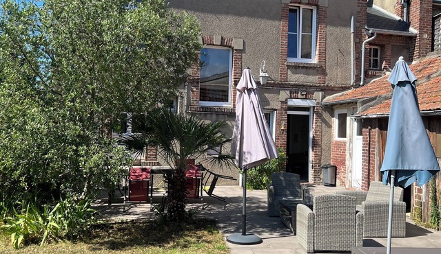 Room without kitchen and private bathroom 2 steps from Cabourg and its beaches