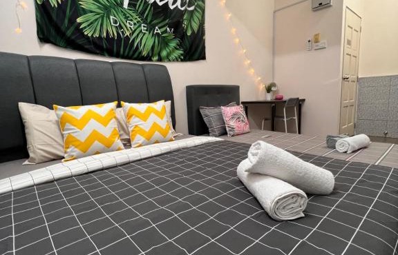 Room1#IG theme Bargainous#Shared Bathroom#3pax#2min Kek Lok Si