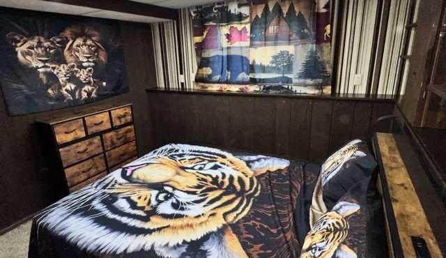 Room1. Quiet cabin in the wood vibes