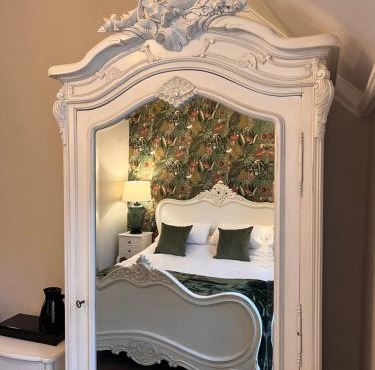 Roomours Hotel with Private Car Park