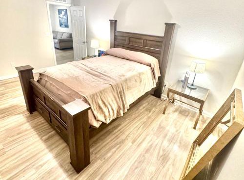 Rooms by Month JAX Airport & Zoo