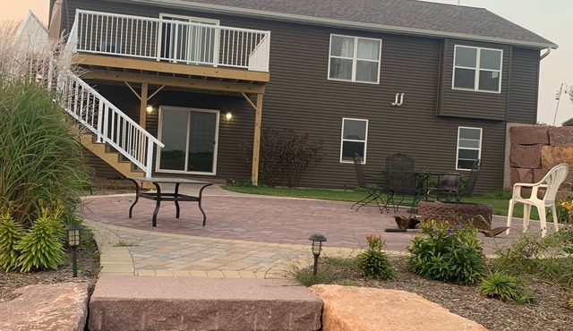 Rooms for rent daily, weekly, or monthly for traveling workers or vacationers.