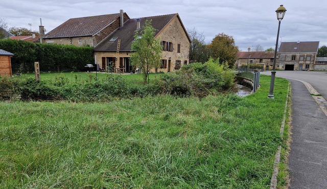 Rooms for rent vendresse region 2 bedrooms upstairs plus a living room ground floor Land,