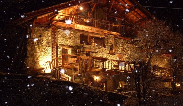 Rooms in a superb mountain chalet with refined, cosy decor!