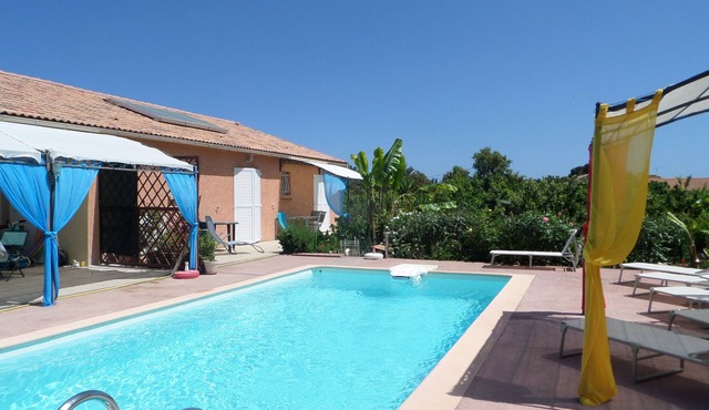 rooms in the middle of clementiniers with swimming pool 4km from the beaches