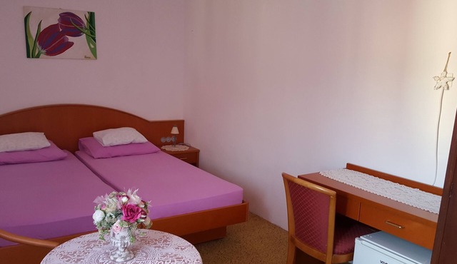 Rooms Milena - Double or Twin Room with External Private Bathroom