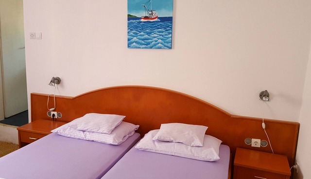 Rooms Milena - Double or Twin Room with Private Bathroom