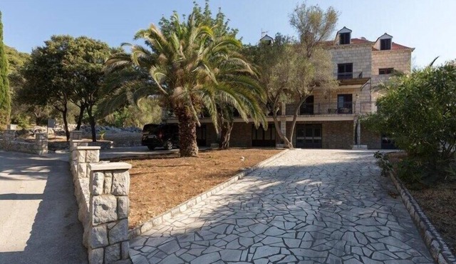 Rooms Villa Bašica - Basic Double Room with Forest View (Soba 1)