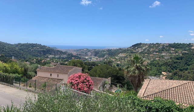 ROOMS WITH KITCHEN and S'of BDANS VILLA IN QUIET NEAR NICE