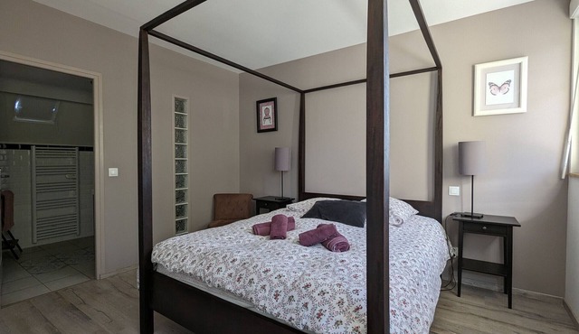 Rooms with breakfast included and guest table in Berry, near the Loire Castles