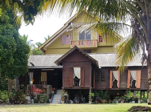 Roomstay "Ghumah Uwan"