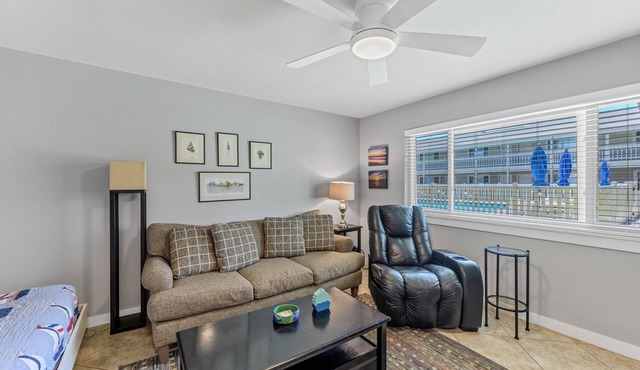 Roomy 1 BDRM Large Pool w/a Private Courtyard and a 5 Min Walk to the Beach