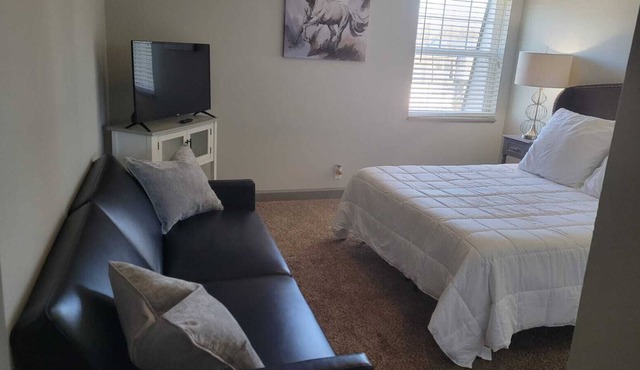 Roomy 1bedroom w/salt pool & gym
