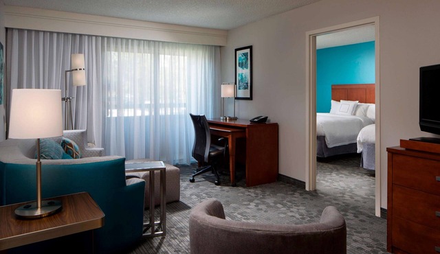 Roomy 1BR Suite w/Heated Pool, Breakfast & Pet-Friendly Amenities Await