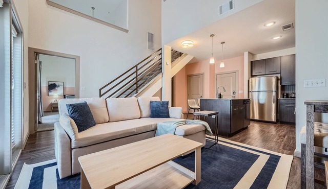Roomy 2B Loft Getaway | Sleeps 5 | Pool, Gym, Pkg, Pet Wash