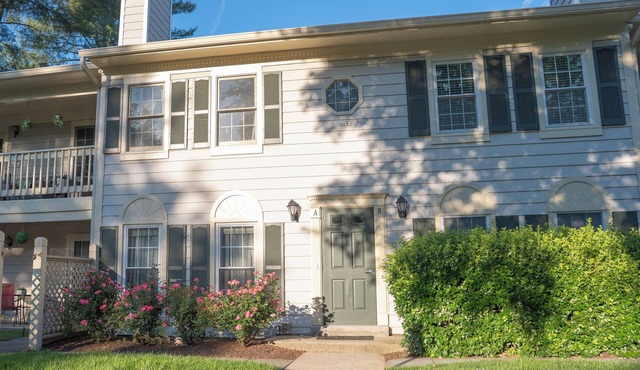 Roomy 2BR/2BA + Loft & Balcony in Germantown