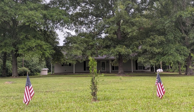 Roomy 3-bedroom house in beautiful Ouachita National Forest near Lake Ouachita