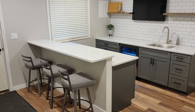 Roomy 3 Story Duplex Close To Mall, Restaurants, UI Hospital and Sport Arenas