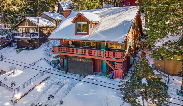 Roomy 3 Story Mountain Family Retreat by the Lake and near Ski Resort