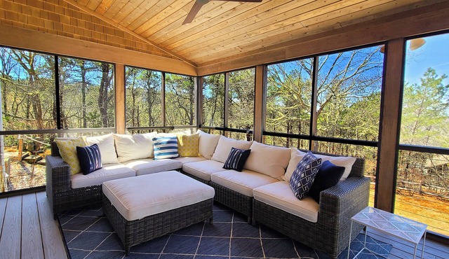 Roomy 3BD+ -A/C, Screen Porch, Outdoor Shower, Fire Pit, Ping Pong-Plenty of Space to Spread Out