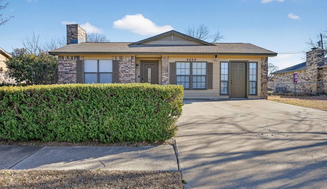 Roomy 3BR Family Getaway w/Foosball & Game Room