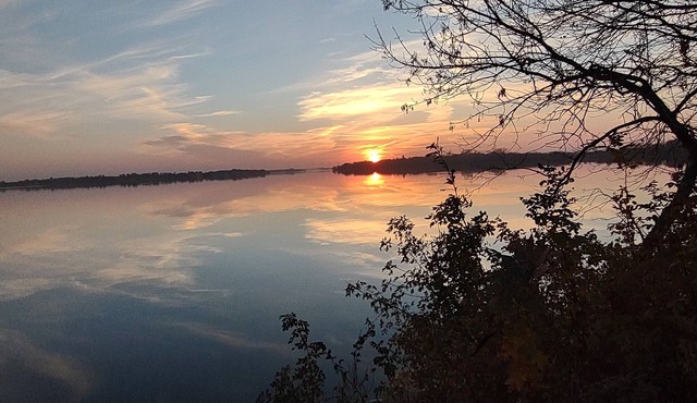 Roomy 4-bedroom home across the lake in Lake Park, IA. Sleeps 7