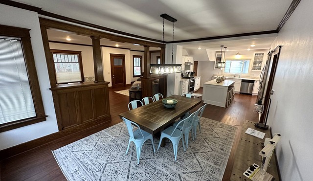 Roomy 5BR 1/4 mile from Main St