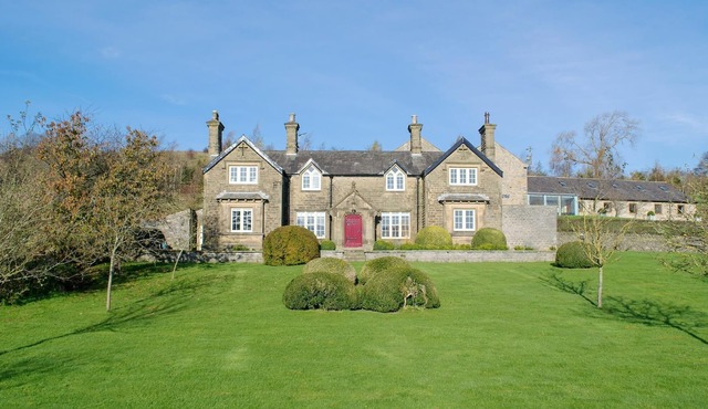 Roomy 6BR House in 3,000-acre Country Estate. Has Kids Cave!