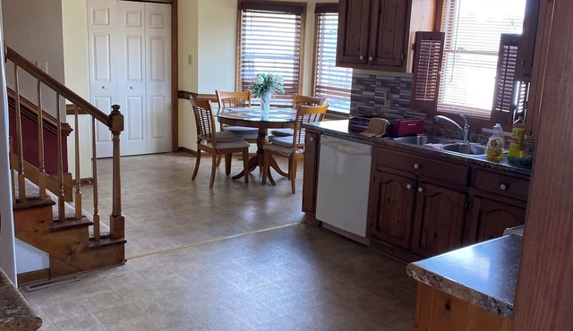 Roomy and Cozy 3-bedroom home in Chesapeake near everything.