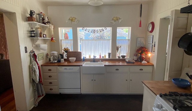 Roomy and fabulous home in the heart of historic Downtown McCloud!